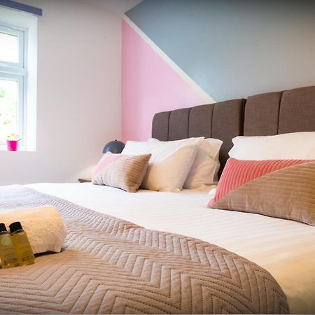 The 'Pinky' - Beautiful 1 Bed Apartment In Hatfield - Free Parking - Near Uni & Business Park - Big Savings On Long Stays Dış mekan fotoğraf