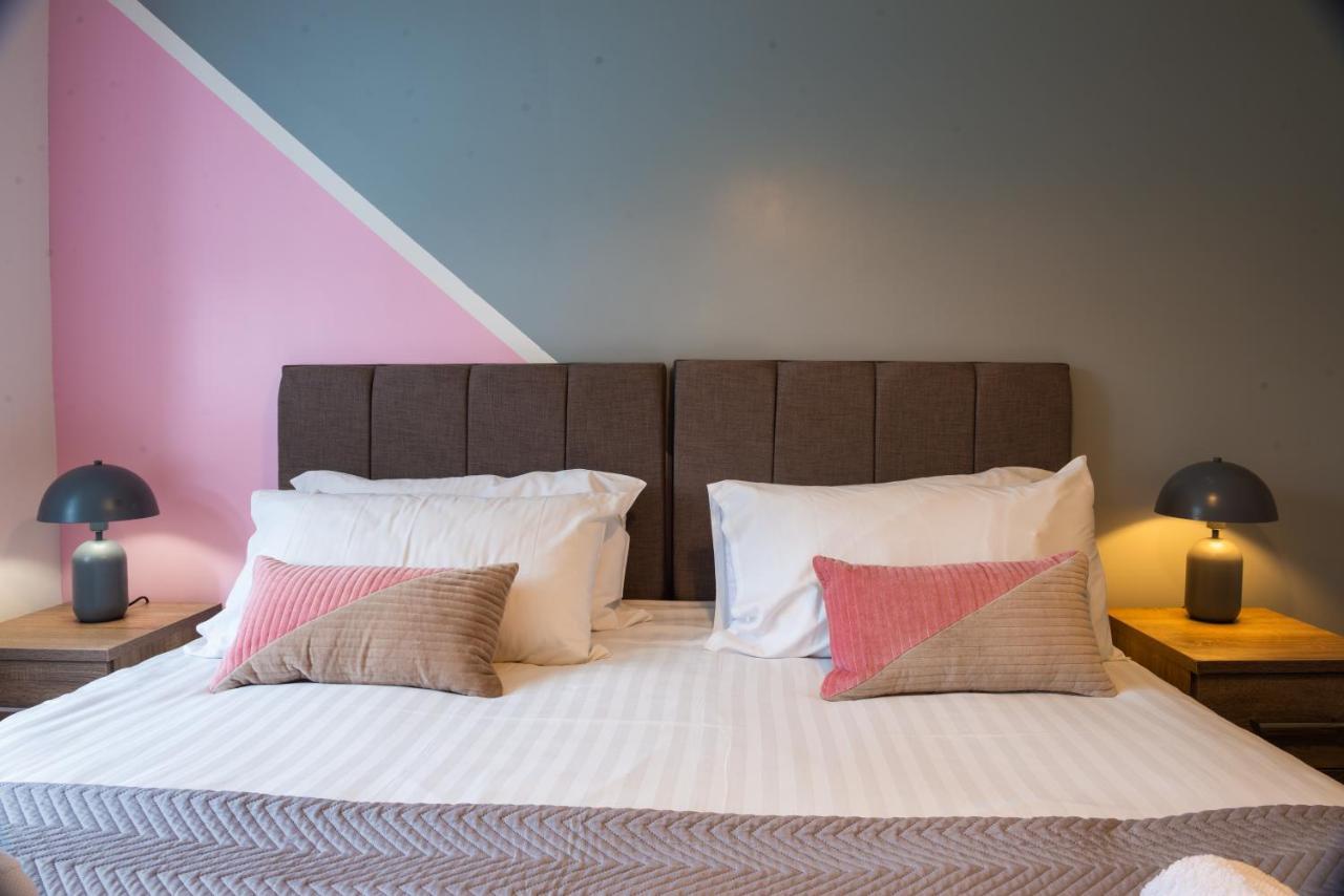 The 'Pinky' - Beautiful 1 Bed Apartment In Hatfield - Free Parking - Near Uni & Business Park - Big Savings On Long Stays Dış mekan fotoğraf