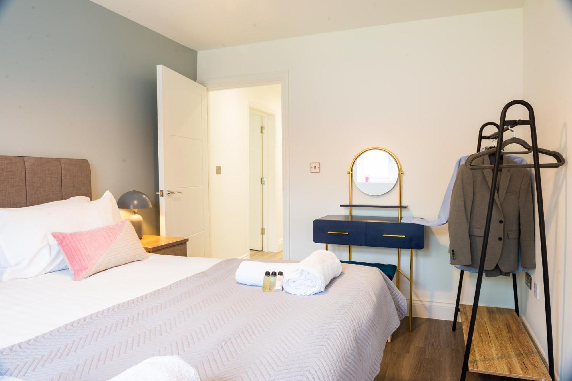 The 'Pinky' - Beautiful 1 Bed Apartment In Hatfield - Free Parking - Near Uni & Business Park - Big Savings On Long Stays Dış mekan fotoğraf