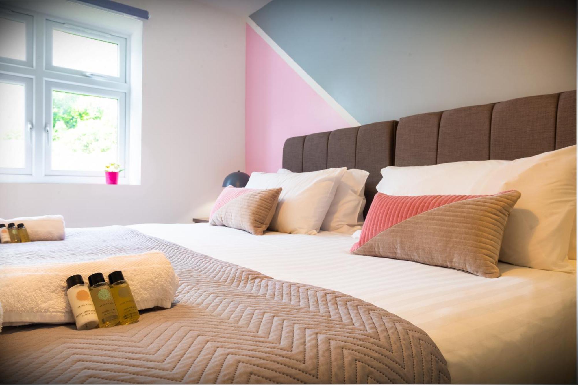 The 'Pinky' - Beautiful 1 Bed Apartment In Hatfield - Free Parking - Near Uni & Business Park - Big Savings On Long Stays Dış mekan fotoğraf